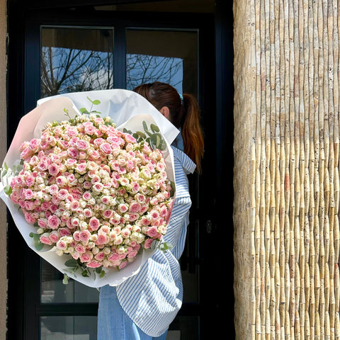 Romantic Pink Roses Bouquet 