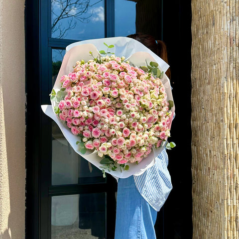 Romantic Pink Roses Bouquet 