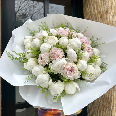 Be My Lover! 41 Peony Bouquet