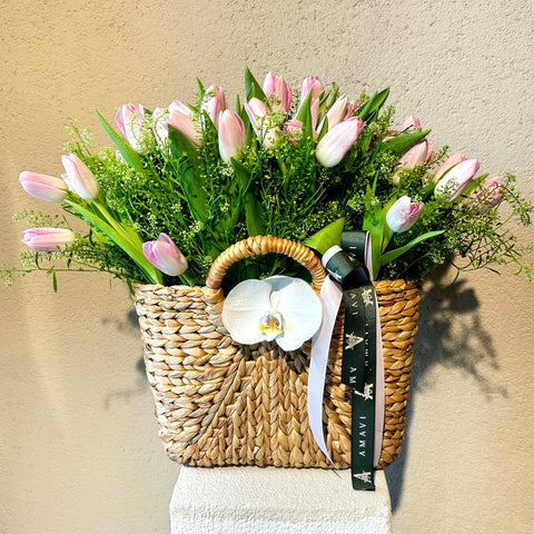Laliquea Special Basket 41 Pale Pink Tulips