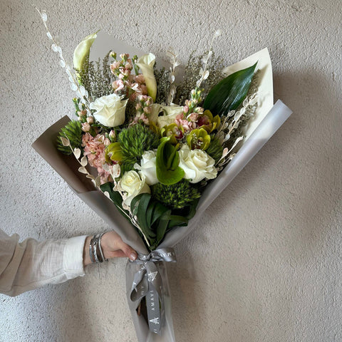 Veneziano White Rose Bouquet 