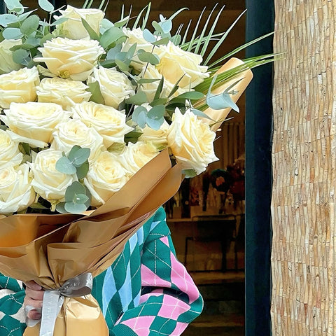 Eternal Snow 25 Premium White Equator Rose Bouquet